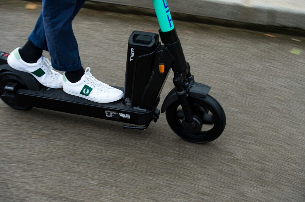 Tier Four e-scooter in motion