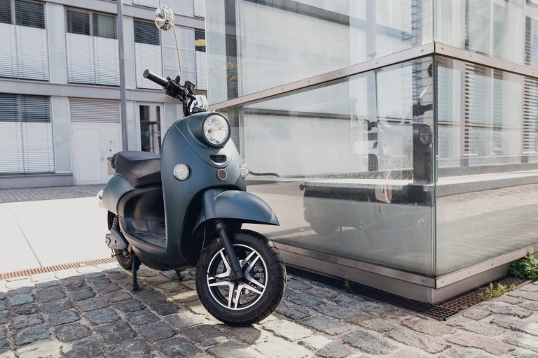 E-mopeds sharing for sustainable urban mobility